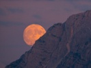 Get ready to howl at the supermoon on Monday night