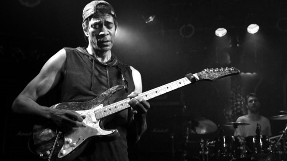 Watch Greg Howe shred on GP's No Guitar is Safe podcast