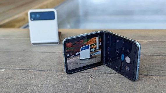 Motorola Razr vs. Razr Plus: Should you wait?