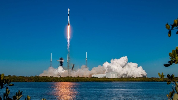 SpaceX launches 300th successful Falcon 9 mission (video)