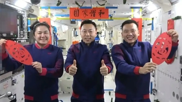 Taikonauts send Year of the Snake greeting from Tiangong