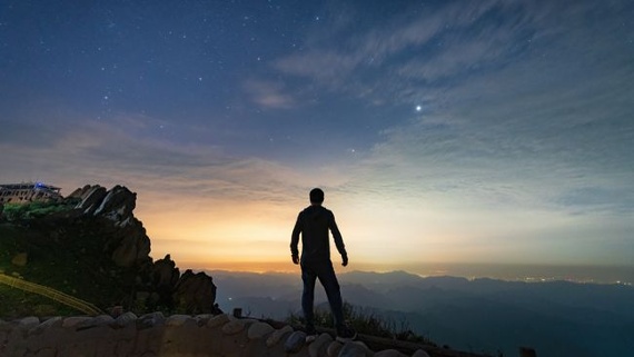 See the moon meet Mars, and meteors in the sky this week