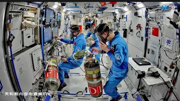 China's astronauts conduct emergency drills in space (video)