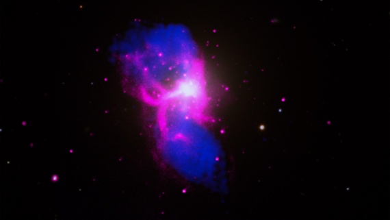 Monster black hole burps out hot gas in bright 'H' shape