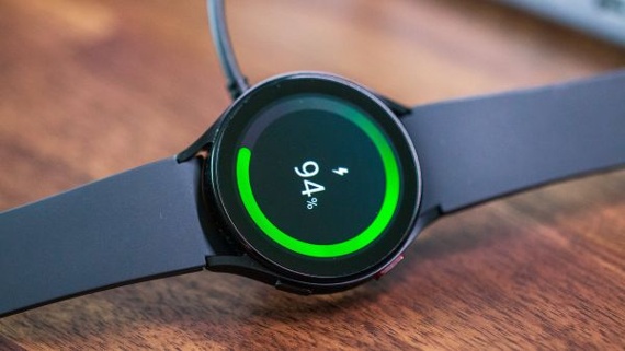 Does the Galaxy Watch 5 support wireless charging?