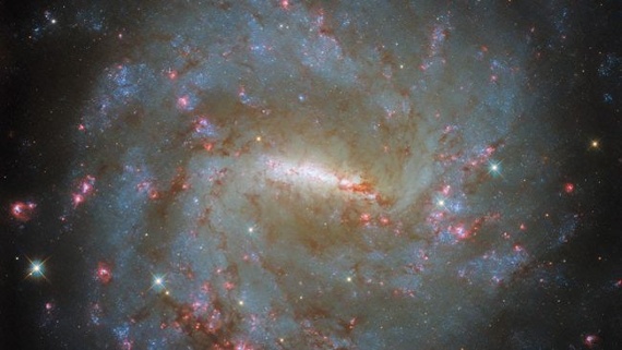 Hubble Telescope shares stunning galactic