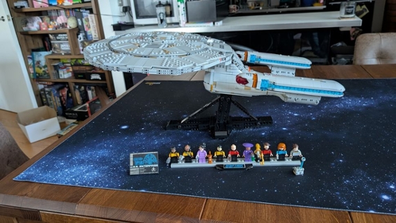 Playmobil versus Lego: best USS Enterprise set?