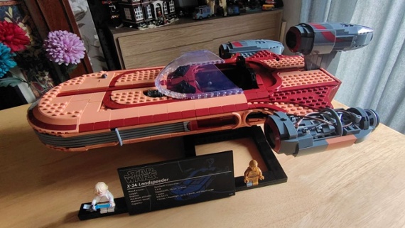 Lego Star Wars Luke Skywalker's Landspeeder review