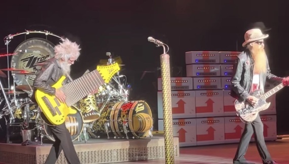 Watch ZZ Top's Elwood Francis use a 17-string bass guitar onstage for Got Me Under Pressure