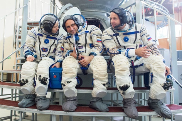 Watch live: Russian film crew to launch to the International Space Station