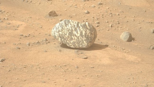 Weird striped rock 'unlike any seen on Mars'