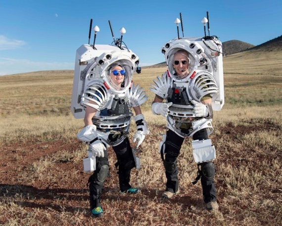 NASA astronauts 'moonwalk' in the Arizona desert for our lunar future