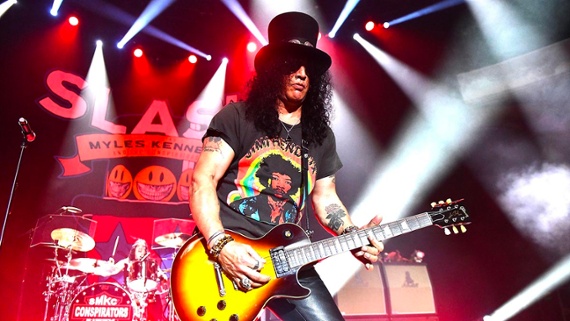 Learn 10 of Slash's key rhythm and lead guitar approaches