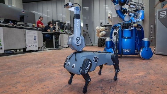 Astronaut controls dog robot on simulated Mars mission