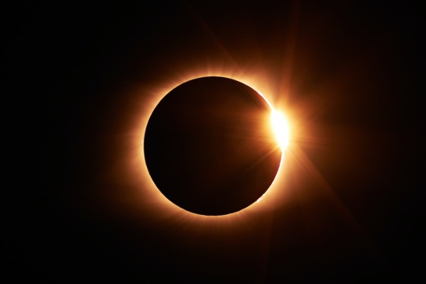 The best ways to photograph today's total solar eclipse