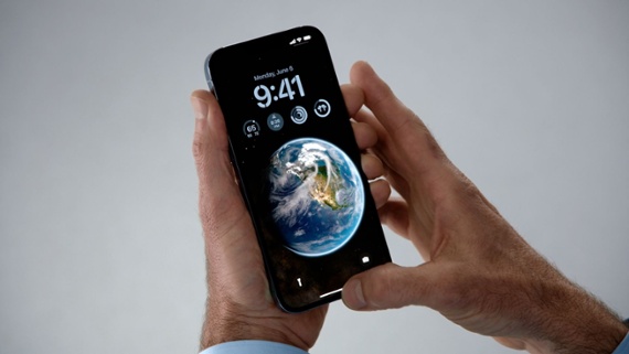 We got the lowdown on Apple's iPhone lock-screen revamp