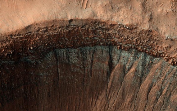 Frosty Mars crater sparkles in new Red Planet photo