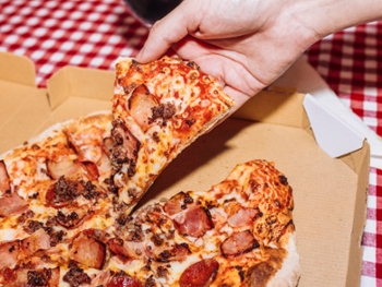 Pepperoni pizza slice