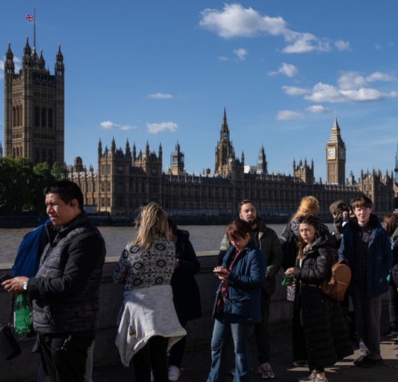 14 Hours in The Queue to See Queen Elizabeth's Coffin