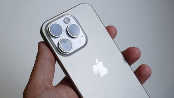 The iPhone 16 Pro could fix a major camera lens problem