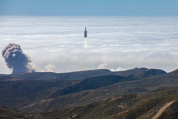 See the mighty Delta IV Heavy rocket's final West Coast launch in stunning photos