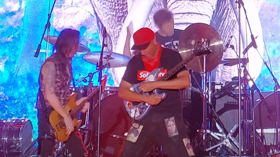 Watch Tom Morello and Nuno Bettencourt trade solos as they cover Audioslave’s Cochise with Gary Cherone