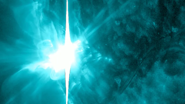 Massive aurora-spawning sunspot fires off X-class solar flare