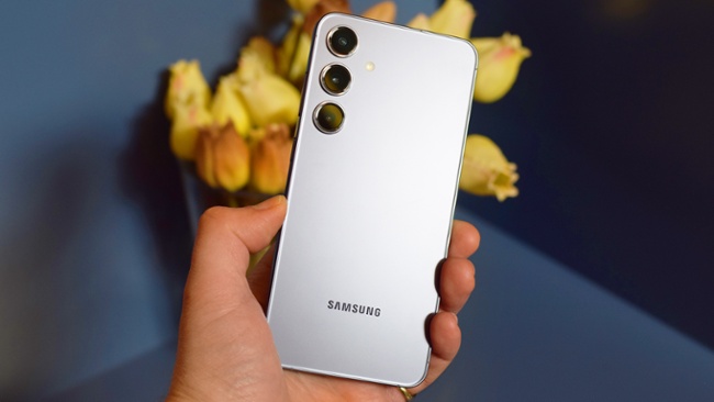 Samsung's smart specs may show up in January