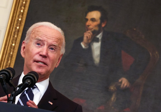 Experts: Lawsuits over Biden's vaccine rules likely