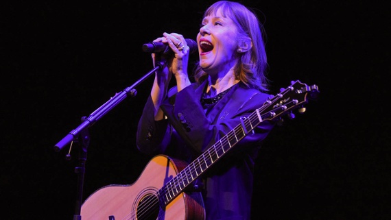 Suzanne Vega: “I love the acoustic guitar – I always have. I love the sound of it. I love playing it. I love the look of it. I love everything about it”