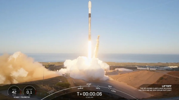 SpaceX launches 27 Starlink satellites from California