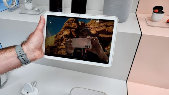 Google Pixel Tablet vs. Samsung Galaxy Tab S8: Which should you buy?