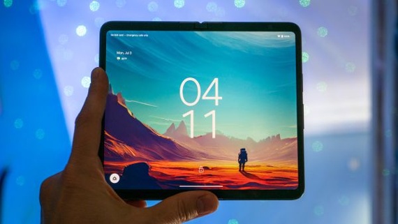 Cinematic wallpapers on the Pixel Fold blew my mind