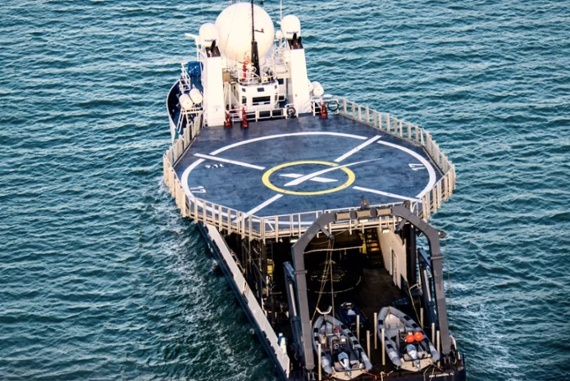 See a SpaceX recovery ship head out to retrieve Ax-1 Dragon capsule (aerial photos)
