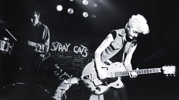 Watch Stray Cats reignite the flame of ‘50s rock and roll at the 1981 Montreux Jazz Festival with their classic hit, Stray Cat Strut