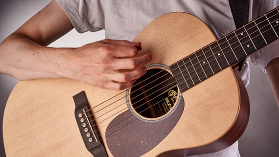 5 ways to improve your acoustic guitar strumming