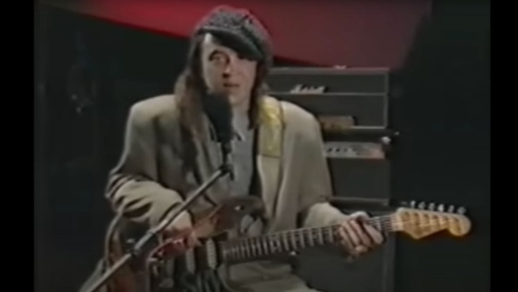 “Freddie King does it like this, Eric Clapton does it like that…” Watch Stevie Ray Vaughan break down the blues masters in a rare TV lesson