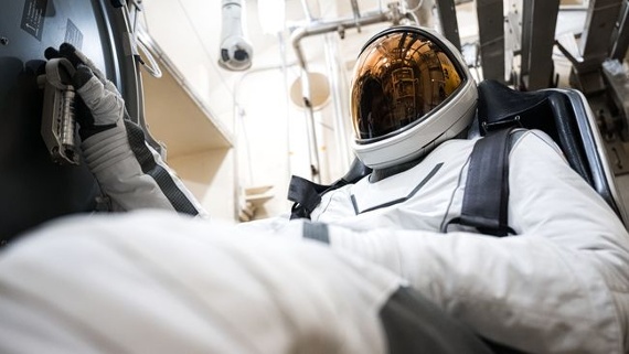 Polaris Dawn crew shows off new SpaceX spacesuits