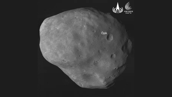 China's Mars orbiter snaps striking shot of Red Planet's larger moon, Phobos