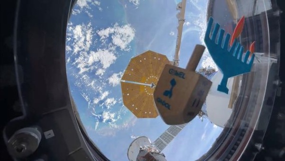 NASA astronaut spins the dreidel for Hanukkah aboard ISS