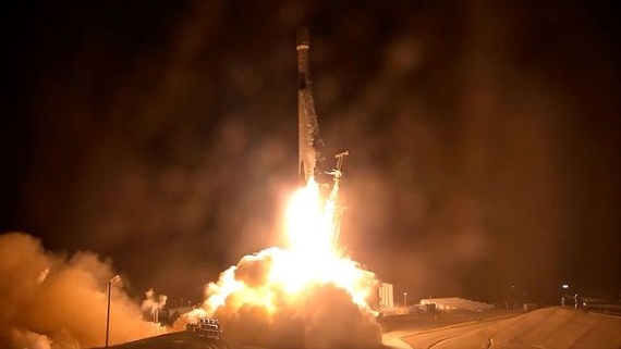 SpaceX launches 1st batch of 'direct to cell' Starlinks