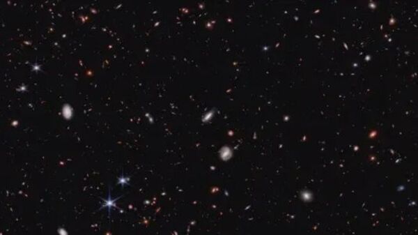 JWST finds galaxies pointing toward a dark matter alternative