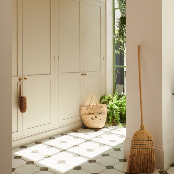 The $5 Non-Toxic Trick Homeowners Swear by to Keep Mice Out