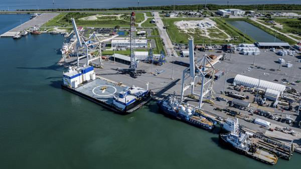 Blue Origin barge docks in port ahead of New Glenn launch