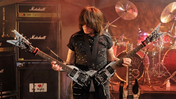 Take your shredding skills to the extreme with this Michael Angelo Batio lesson