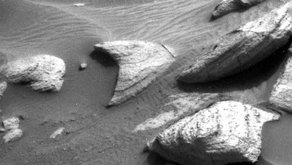 'Star Trek' on Mars? NASA rover spots Starfleet insignia