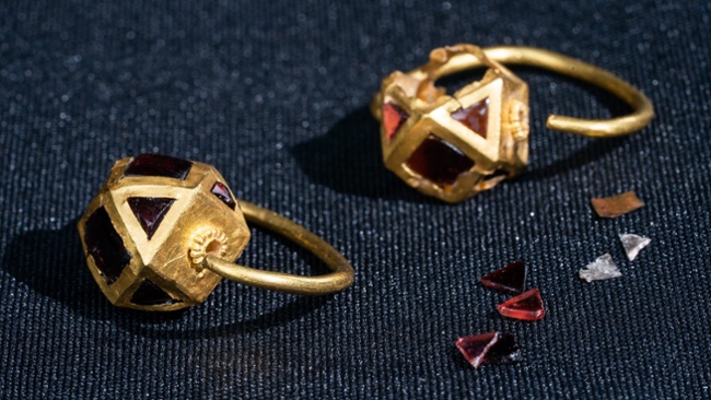 1,600-year-old burials in Crimea hold gold and silver jewelry from 'rich women'