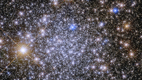 Hubble sees ancient globular cluster near Milky Way's heart