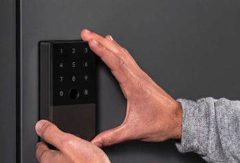 5 Smart Locks That Unlock Themselves (UWB Is Finally Here)