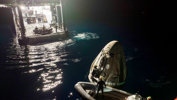 SpaceX Dragon carrying Ax-2 astronauts splashes down